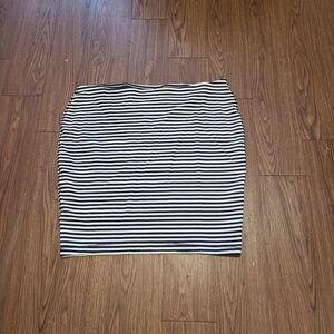Old Navy Black and White Striped Pencil Skirt